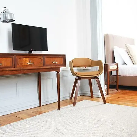 Konukevi The Luggage 4*