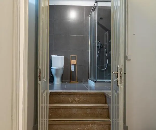 The Luggage Guest house 4*