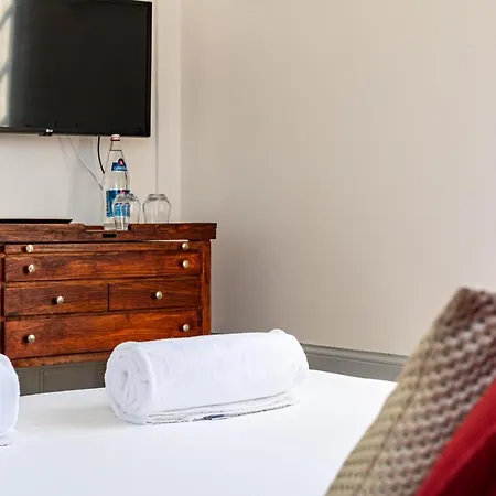 The Luggage Guest house 2*